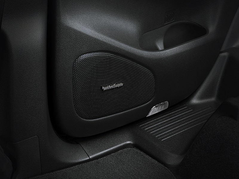 PAJERO ROCKFORD FOSGATE BLACK EDITION