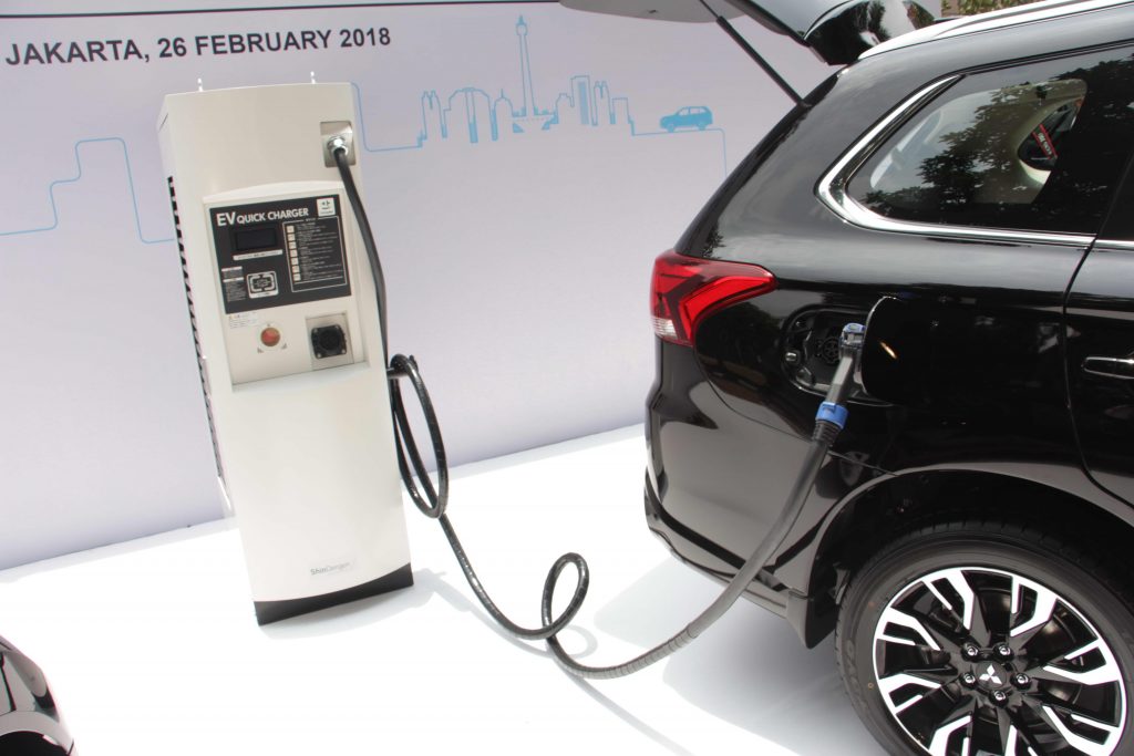 Teknologi Hybrid Outlander PHEV